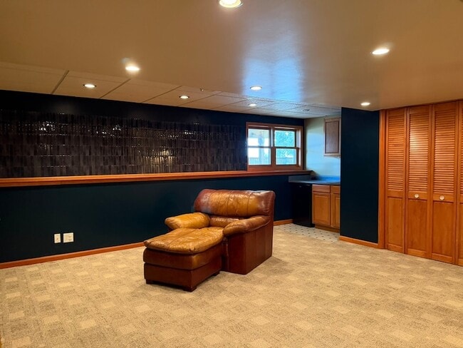 Building Photo - 773 Ridge Dr