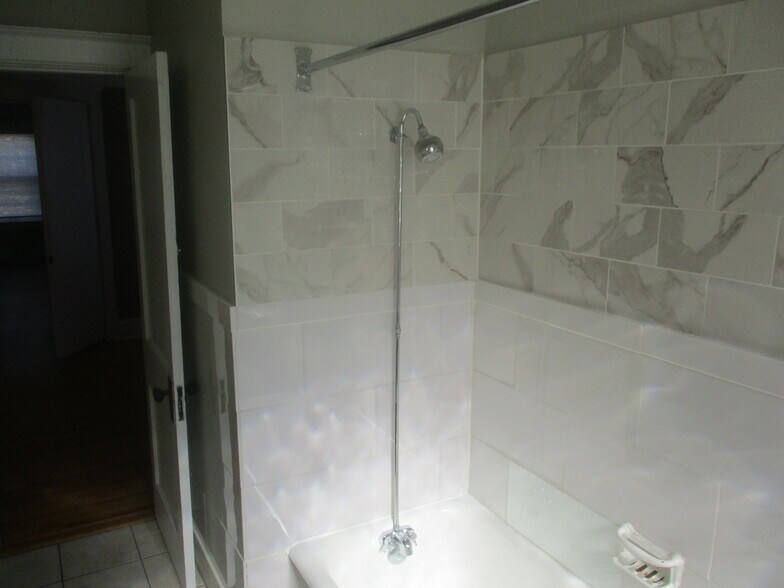 Bathroom - 5818 S Grand Blvd