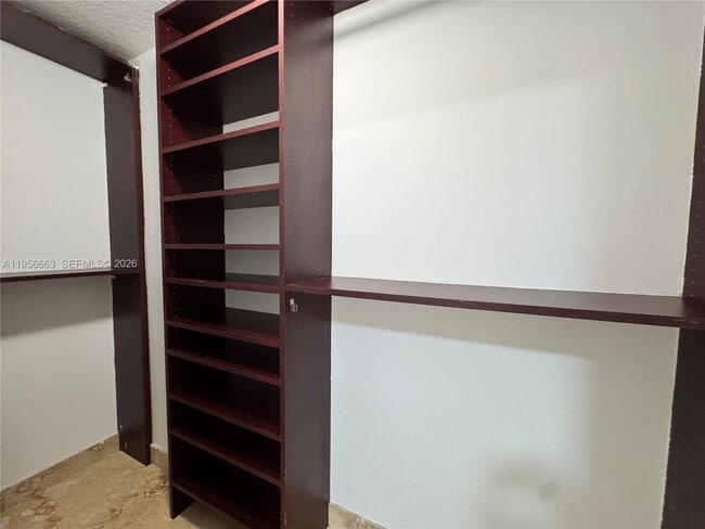 Building Photo - 2404 Belmont Ln