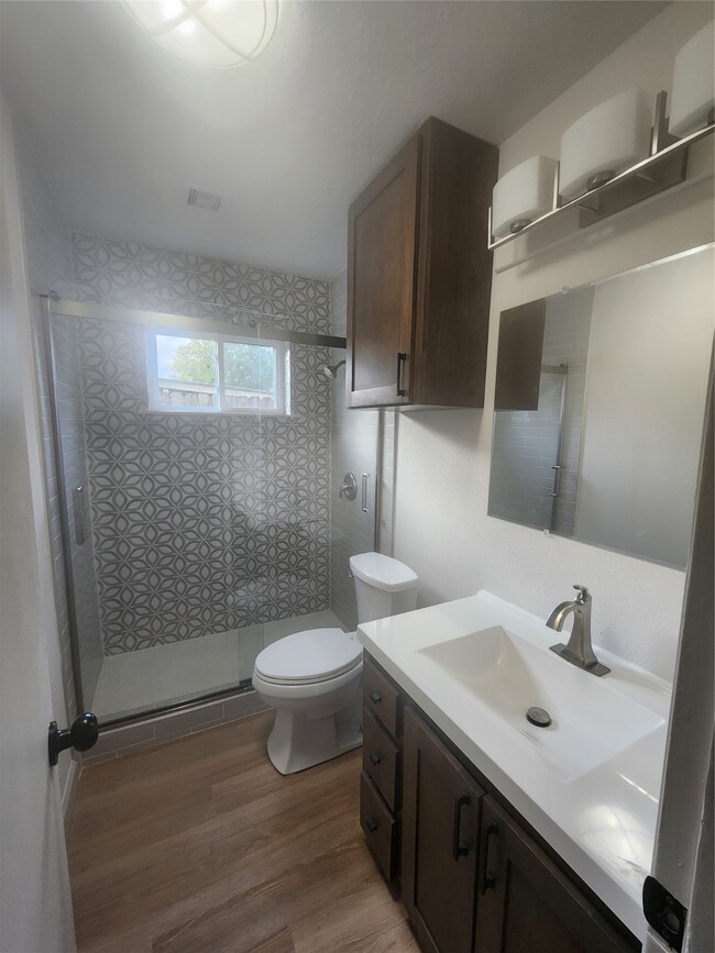 Building Photo - 4906 Valleyview Dr