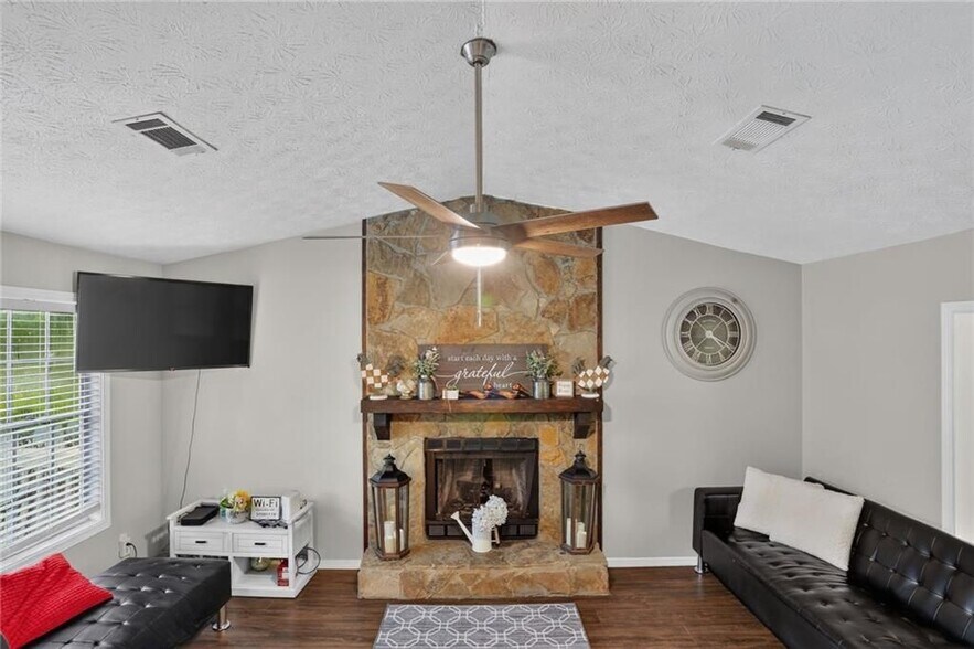 Building Photo - 3536 Highland Pine Way