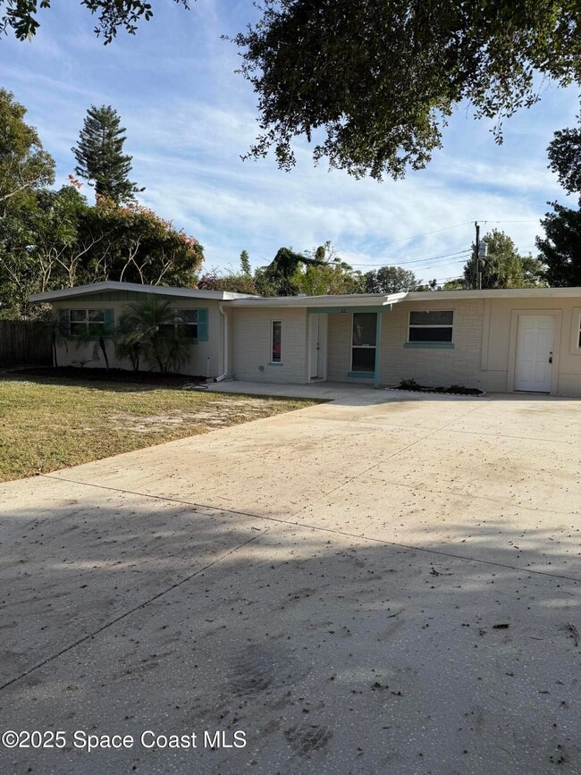 Building Photo - 895 Delano Rd