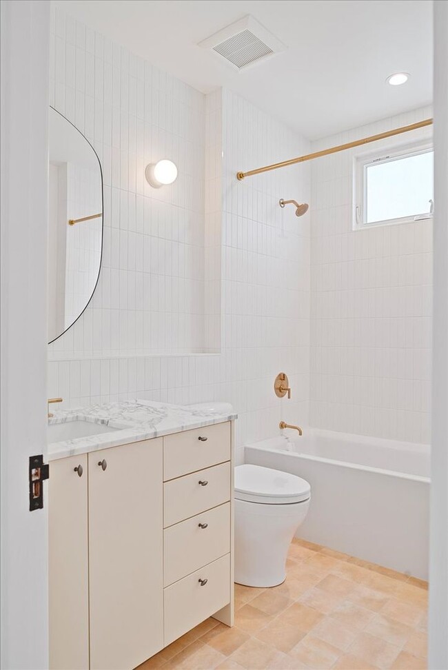 Building Photo - Beautiful Reimagined Fairfax Apartment - C...