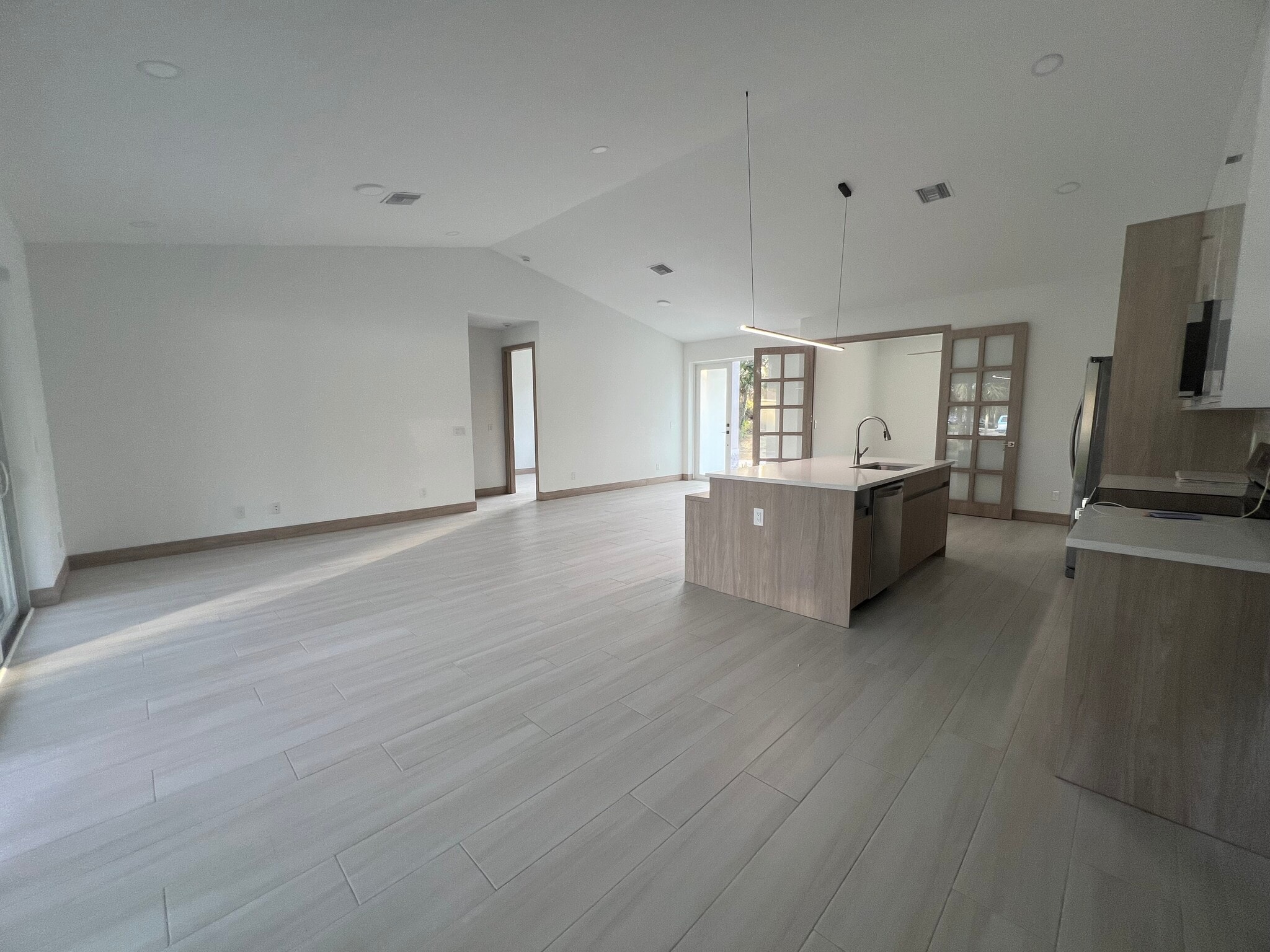 Building Photo - 1470 Henning St