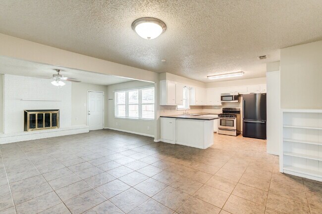 Building Photo - Spacious 3/2 in Central Lubbock!