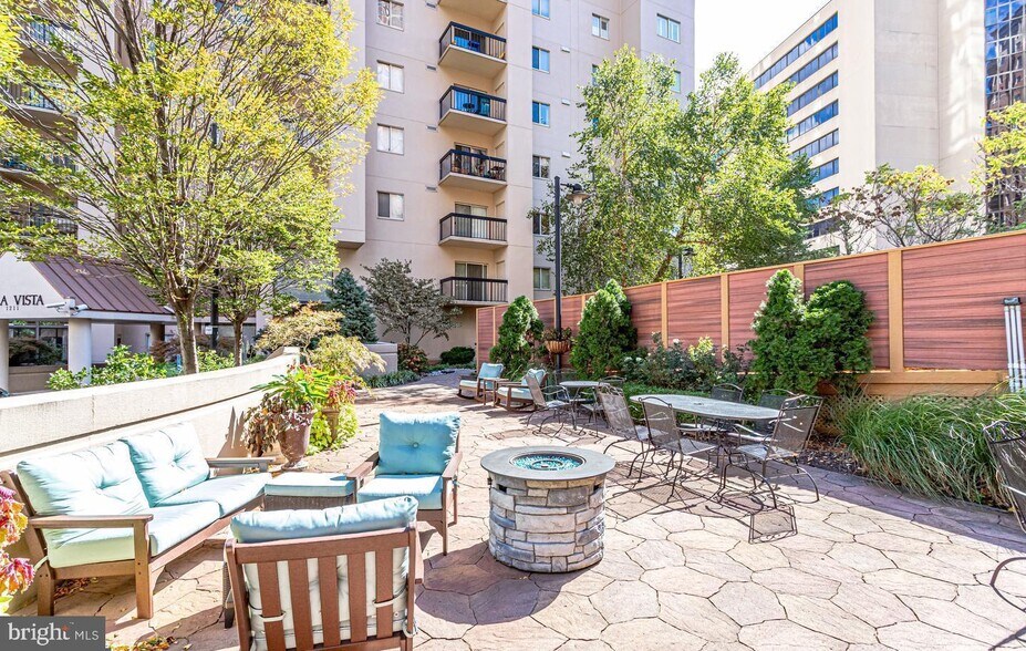 Building Photo - 1211 S Eads St