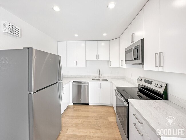 Building Photo - Modern Coastal Living in Solana Beach