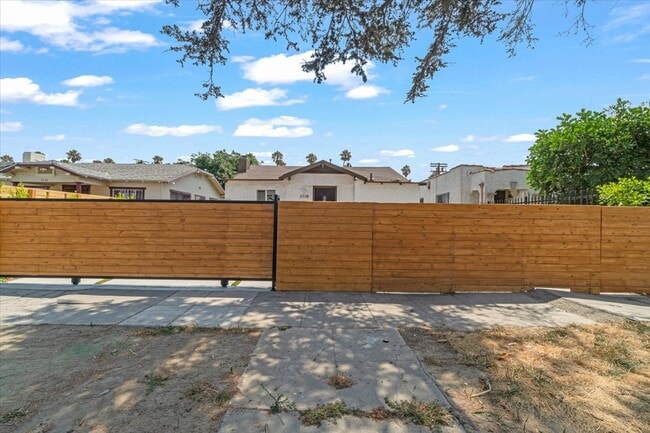 Building Photo - 5738 Ruthelen St