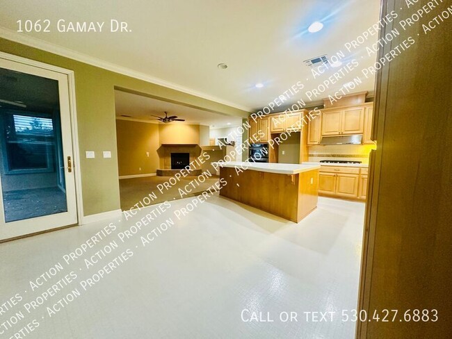 Building Photo - Luxury 3 Bedroom | Serrano Guard Gated Com...