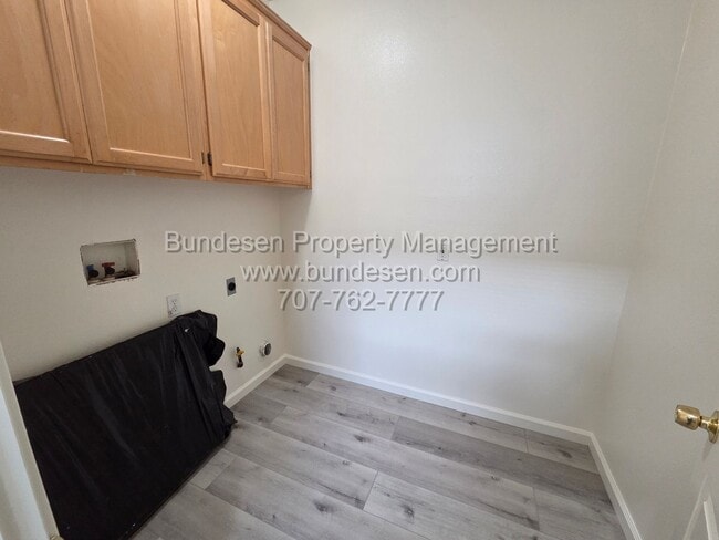 Building Photo - 3855 Louis Krohn Dr