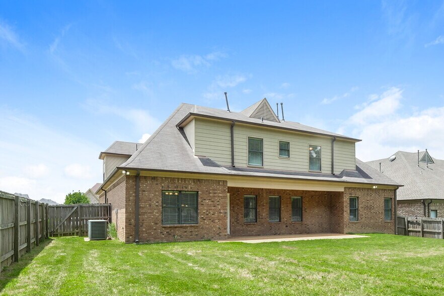 Building Photo - 65 Ridgefield Dr