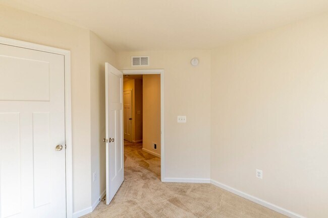 Building Photo - 3430 Montague St