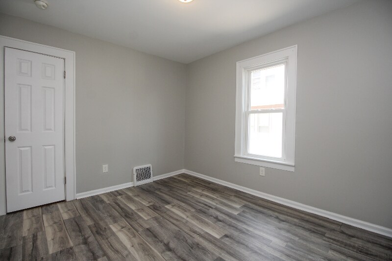 Building Photo - 1444 S 56th St