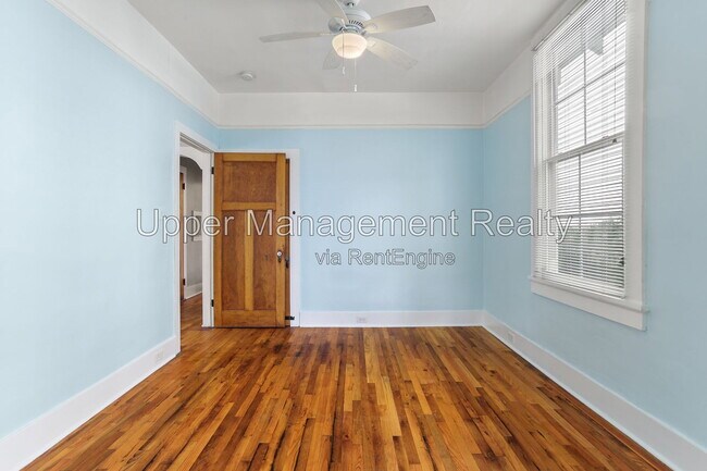 Building Photo - 806 Constantinople St
