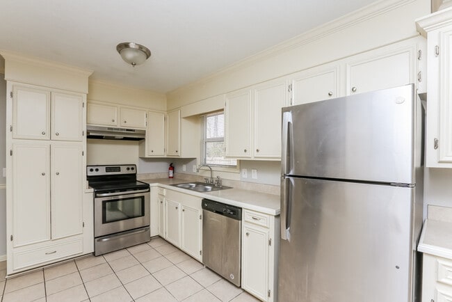 Building Photo - 5606 Warwick Dr