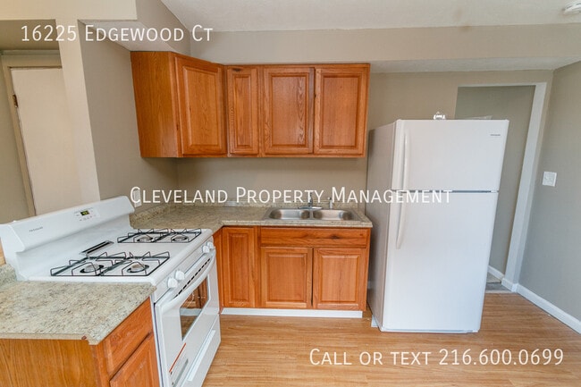 Building Photo - 16225 Edgewood Ct