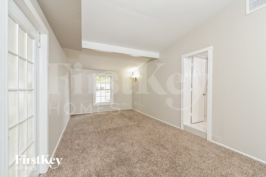 Building Photo - 904 Alaska Dr
