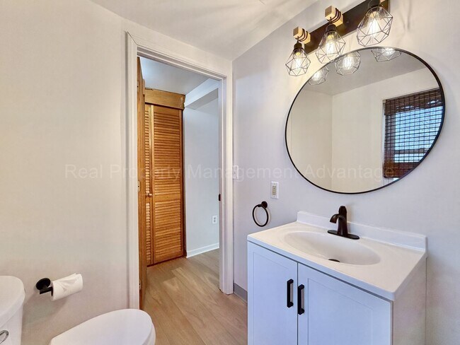 Building Photo - Updated Ranch on Double Lot Near Royal Oak & Ferndale