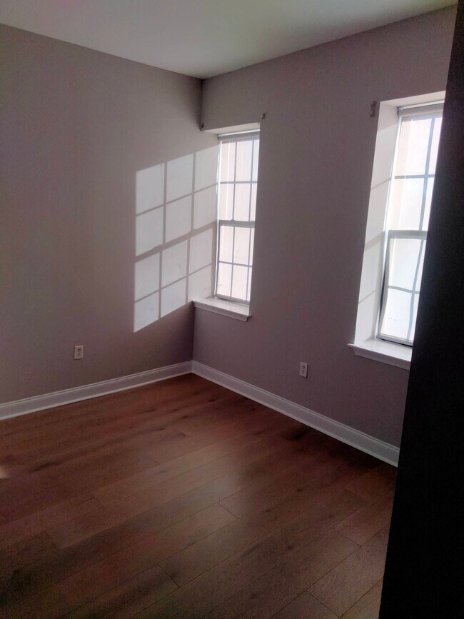 Building Photo - 36 Imlay St