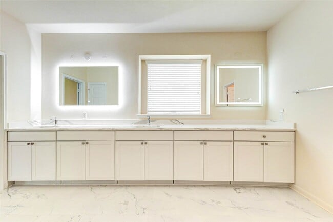 Building Photo - 26603 Summerbend Hollow Ln