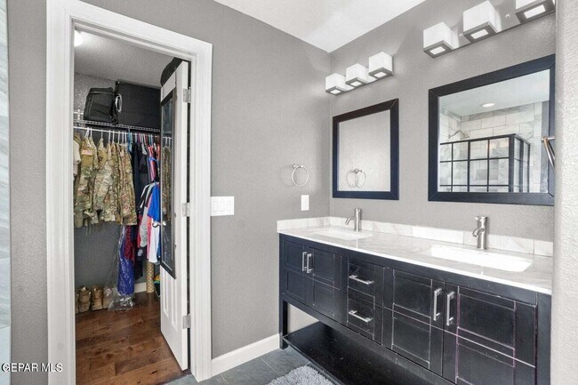 Building Photo - 11032 Bullseye St