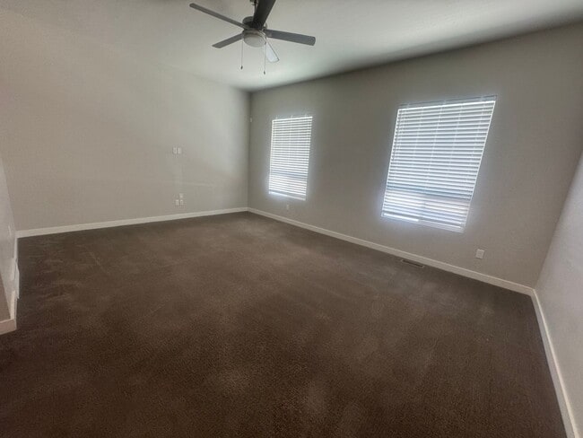 Building Photo - Incredible Herriman Townhome for rent!