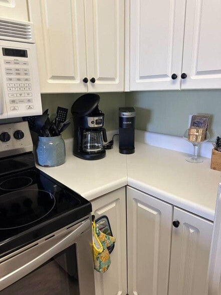 Building Photo - 1057 W Beach Blvd