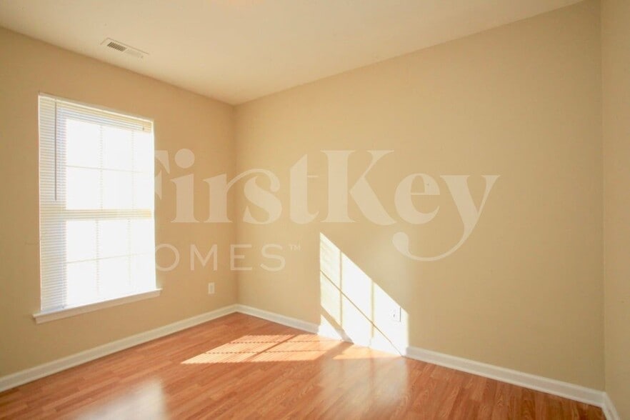 Building Photo - 5327 Peachwood Dr