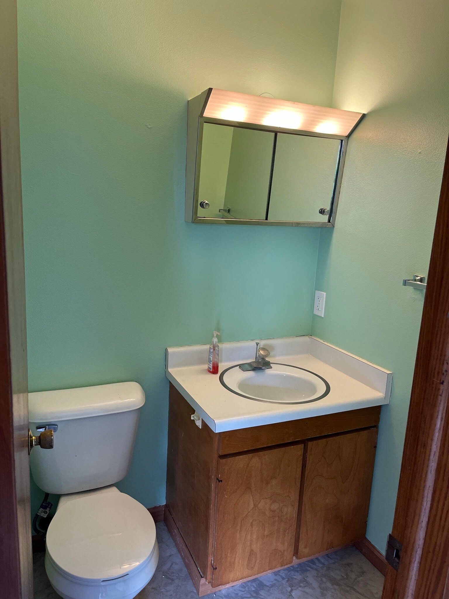 Half Bath UL - 3001 Ashford Ln