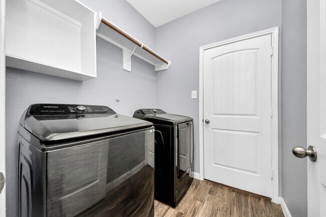 Building Photo - 2335 Spring Hollow Dr