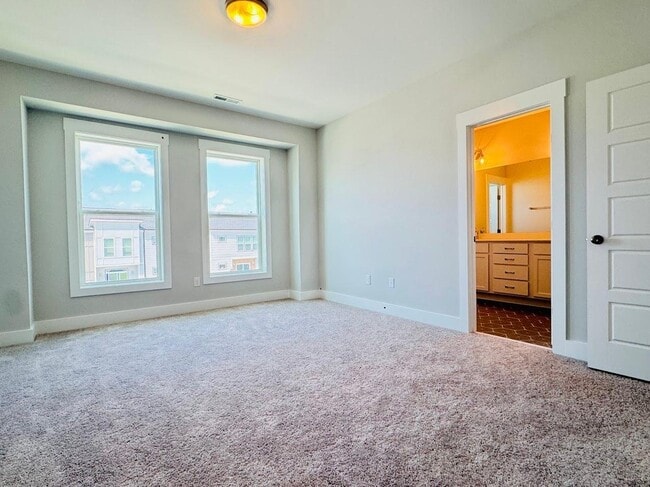 Building Photo - 4 bedroom End Unit Townhome in Wendell Fall