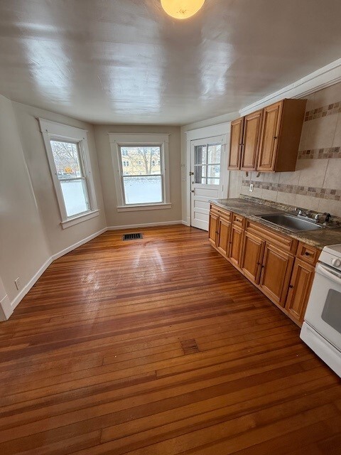 Building Photo - 421 NY-146