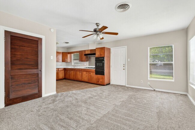 Building Photo - 2 Bedroom, 1 Bath House in Casa View!
