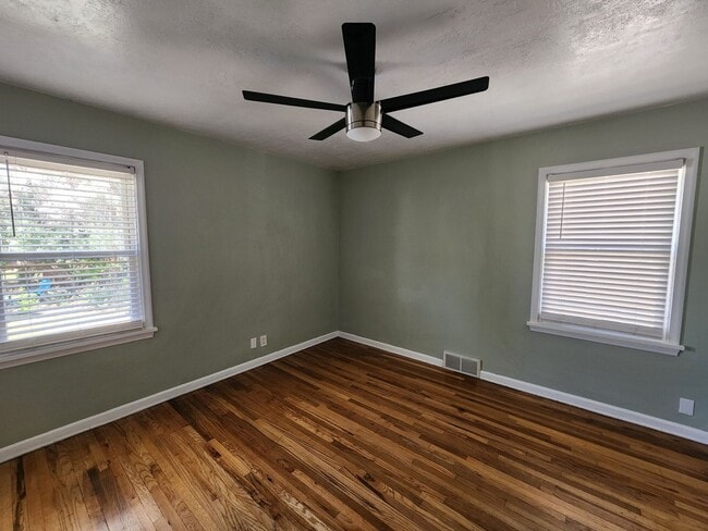 Building Photo - A Rental Home With MAD Curb Appeal!? YUP! 4 bd 2 bath Sugarhouse