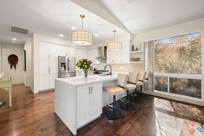 Building Photo - 49105 Casa Del Rio