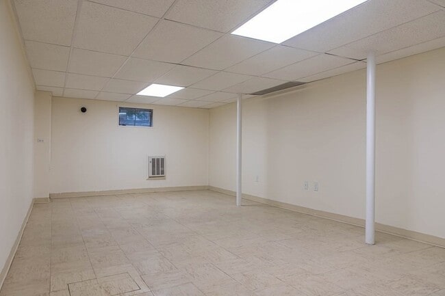 Building Photo - 144 Blanchard Rd