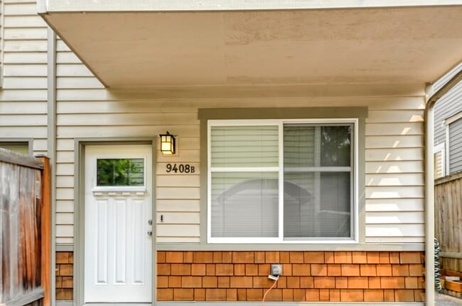 Building Photo - Updated Townhouse Near Fauntleroy Park with Private Suites and Parking