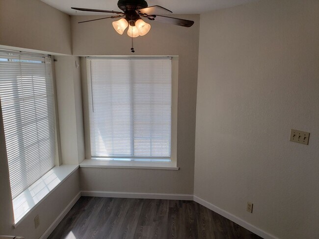 Building Photo - 3 Bedroom close to PV High School