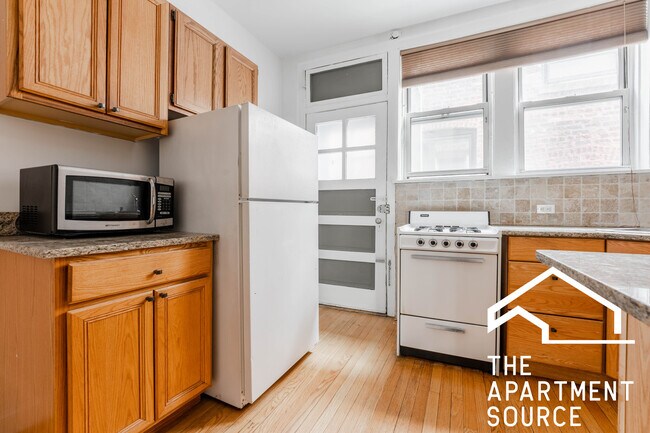 Primary Photo - 522 W Surf St