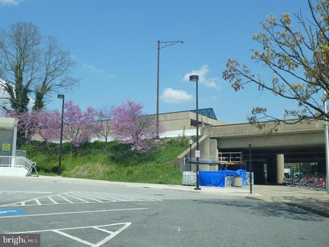 Building Photo - 2115 N Potomac St