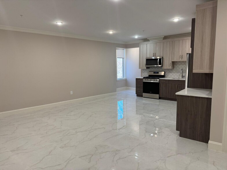 Building Photo - 580 North Ave