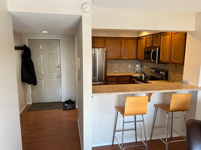 Kitchen and Entryway - 9725 Independence Dr