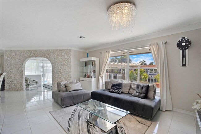 Building Photo - 1311 NE 27th Way