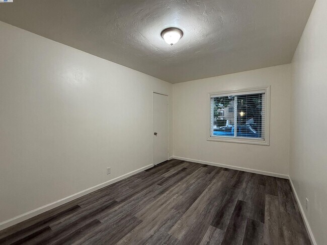 Building Photo - 520 Bancroft Ave