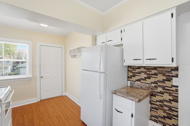 Building Photo - 1033 Forest Ave