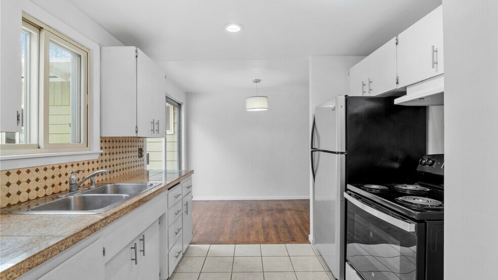 Building Photo - 26510 19th Pl S