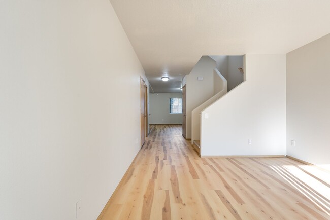 Building Photo - Spacious 4-Bedroom Home in SE Portland!