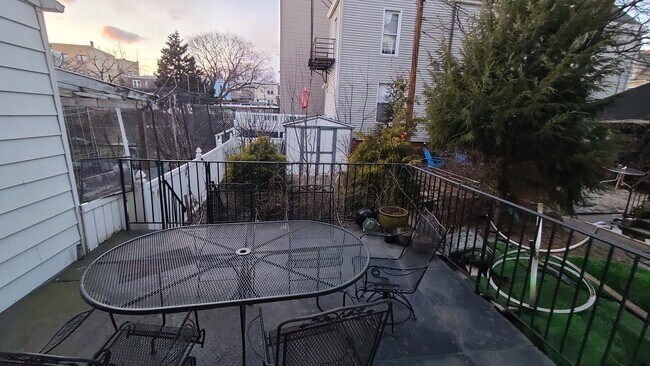 Building Photo - 2019 Palisade Ave