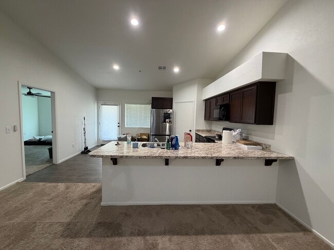 Building Photo - 3 BEDROOM HOME IN DESERT SKY!