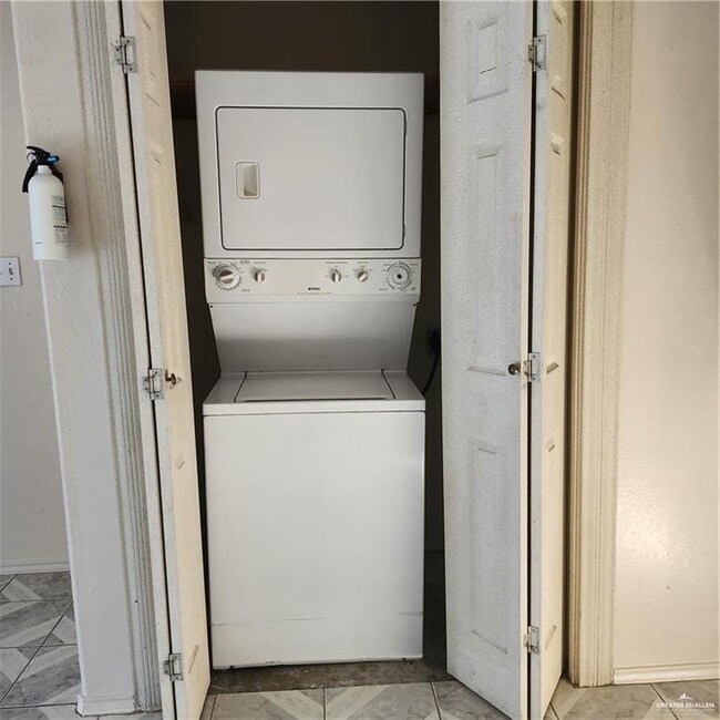 Building Photo - 9 Kimberly Ln